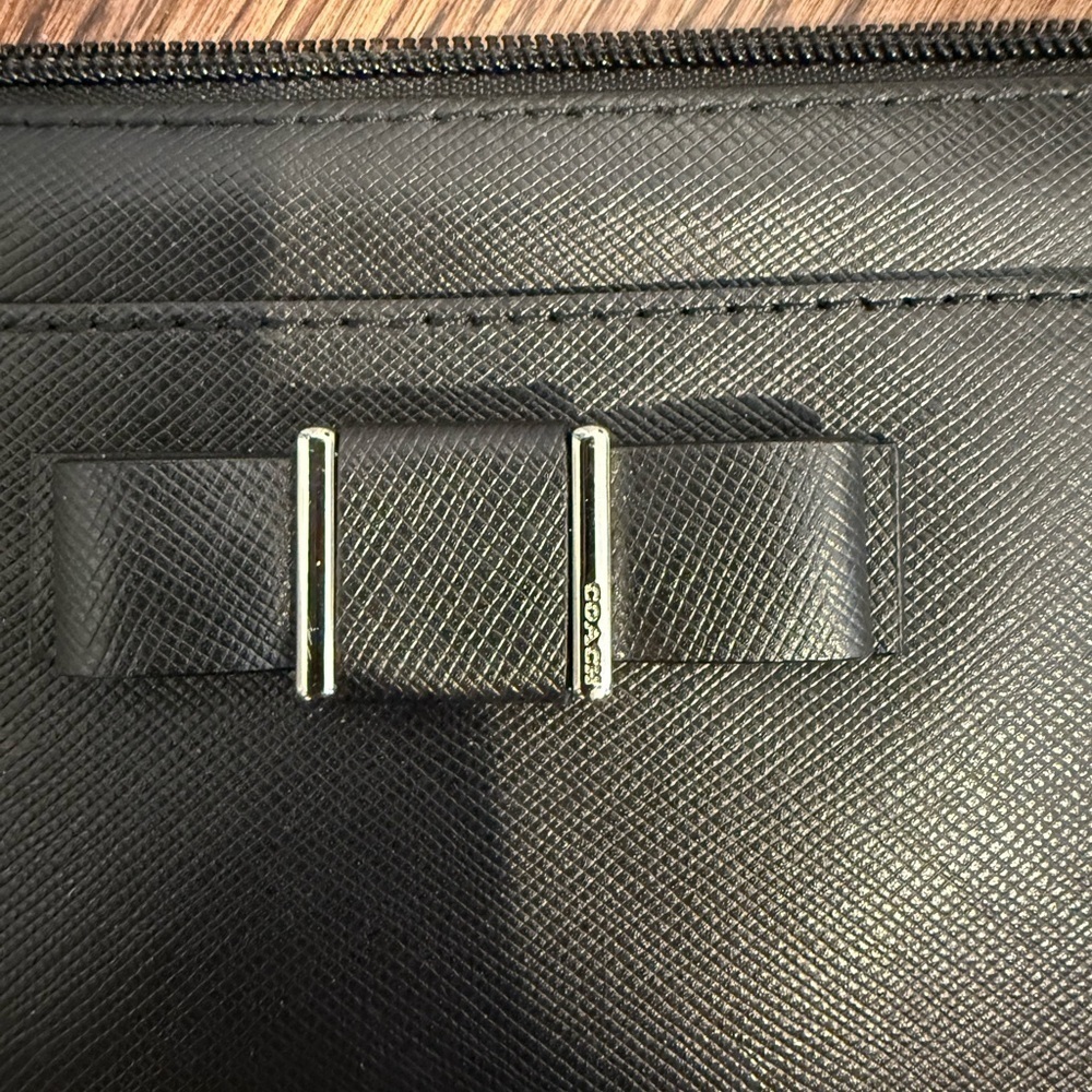 Vintage Coach Darcy Wristlet - Picture 2 of 6